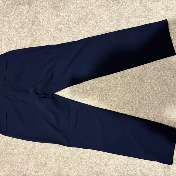 Peter Millar Bingham Pants
32 x 28
LIKE NEW - Only worn once!
Navy - Picture 2 of 3